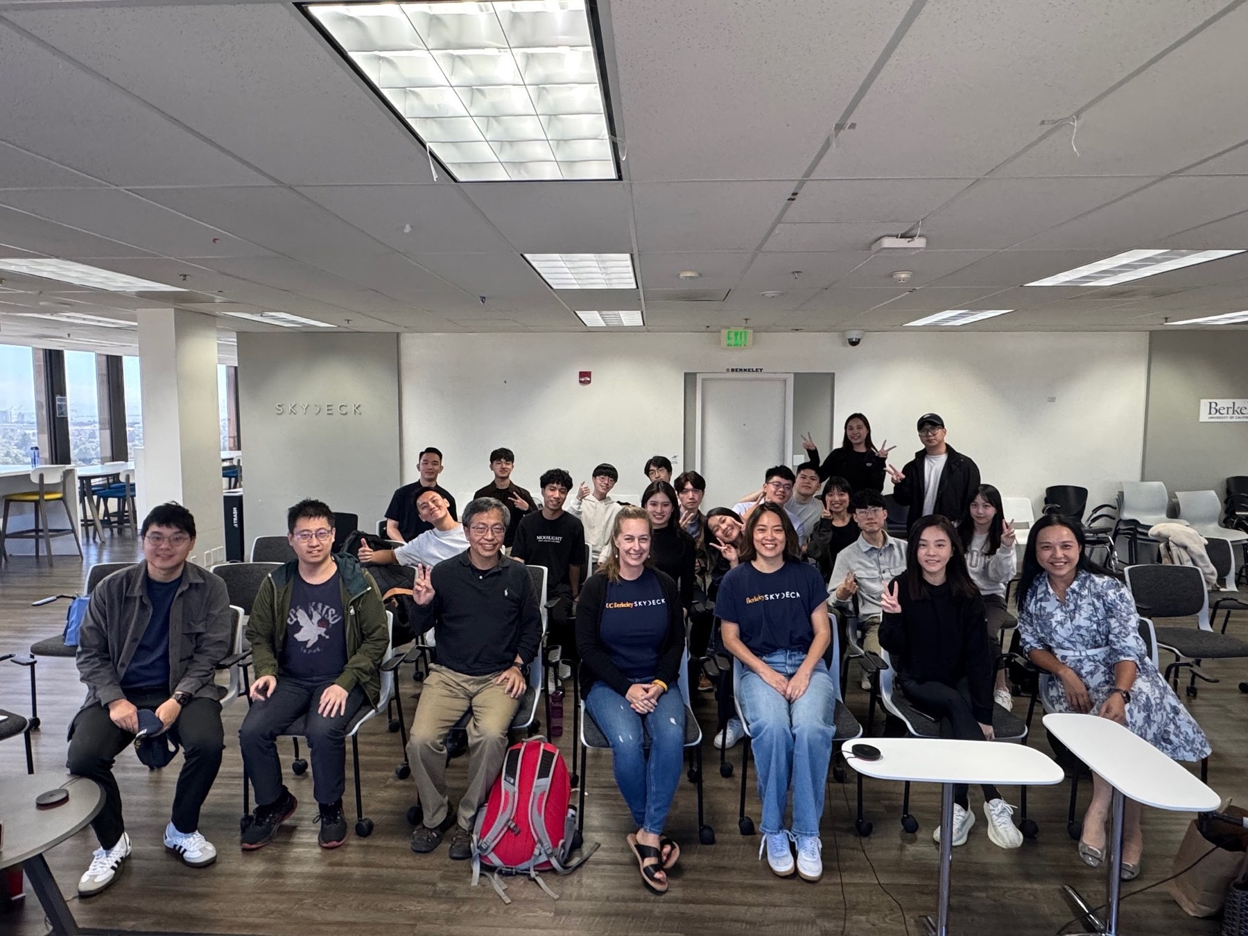 在 Berkeley SkyDeck 參與交流與 pitching,分享想法、交換回饋。